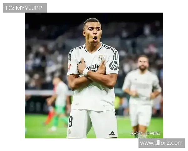 足球新风尚：姆巴佩引领潮流展现球场上的王者风范与魅力