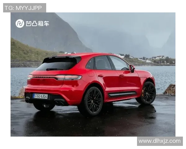 足球明星驾车亮相赛场瞬间尽显豪华气派与个性魅力