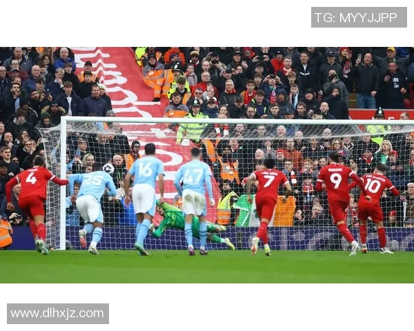 足球比赛中球星遭遇猛烈指责画面曝光 引发网友热议与反思